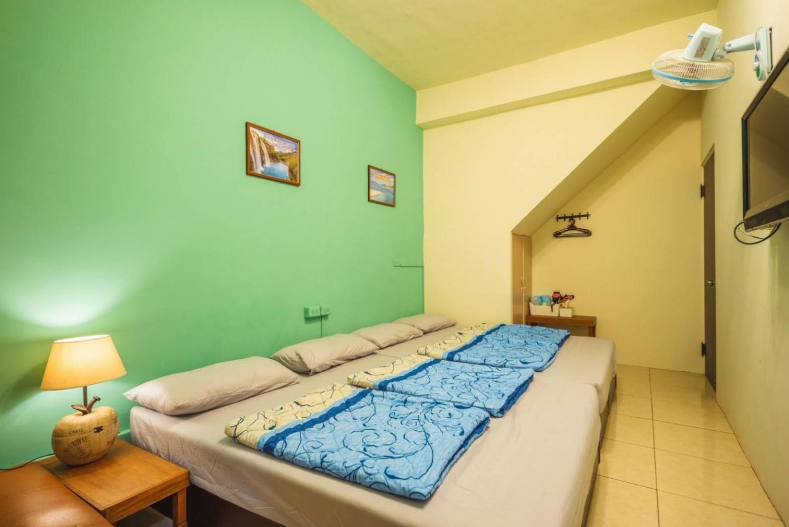 Train Hostel Chaozhou Екстериор снимка